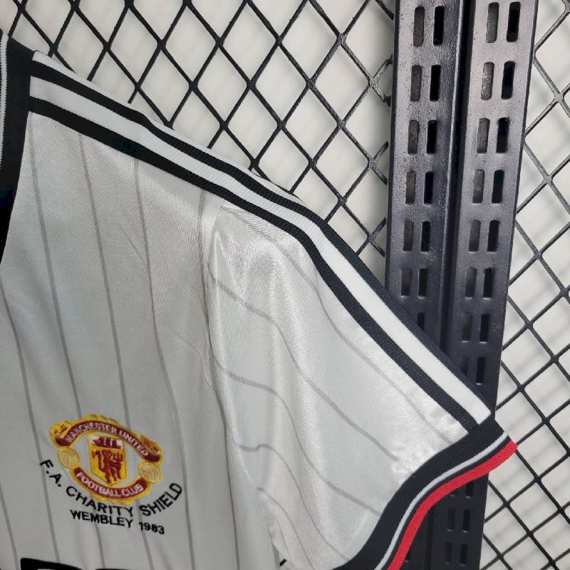 Camisa Retrô Manchester United II 1983/84