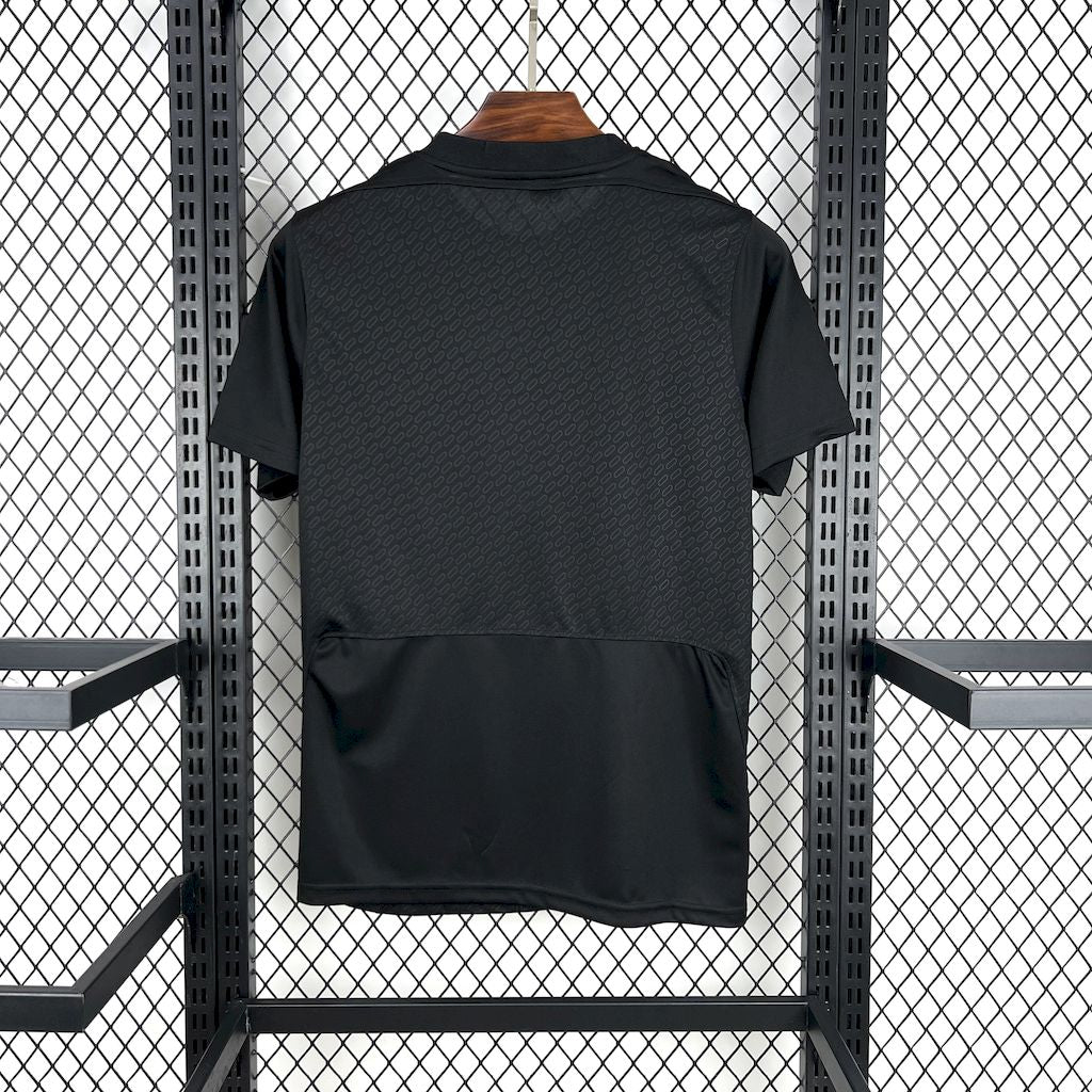 Camisa Liverpool Carlsberg 2025/26 Torcedor Masculina- Edição Especial