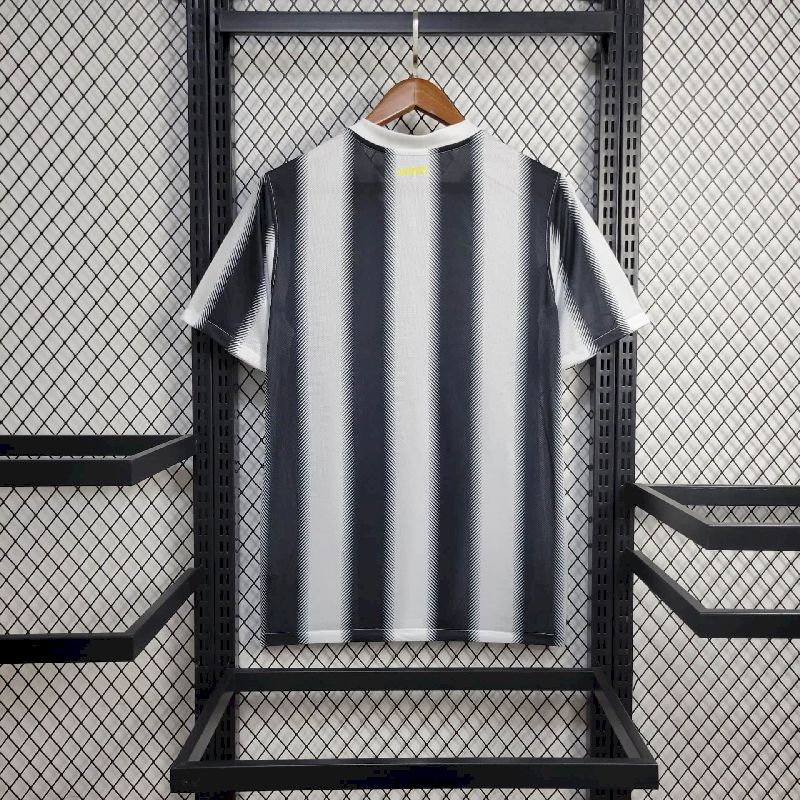Camisa Retrô Juventus I 2011/12