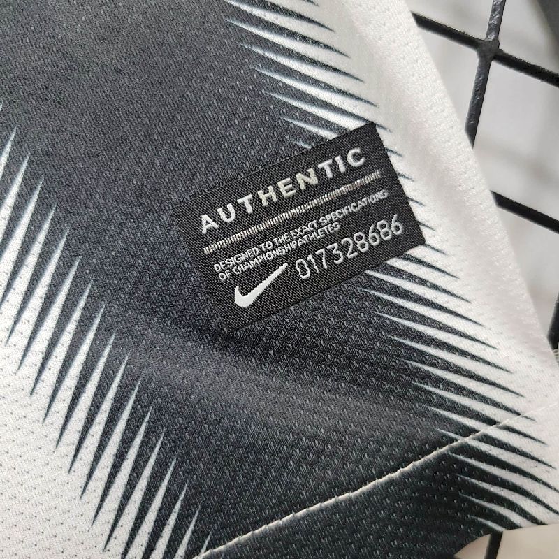 Camisa Retrô Juventus I 2011/12