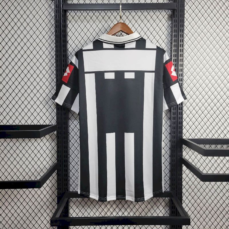 Camisa Retrô Juventus I 2001/02