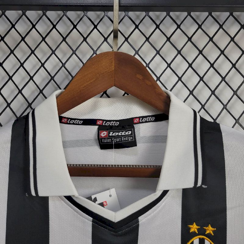 Camisa Retrô Juventus I 2001/02
