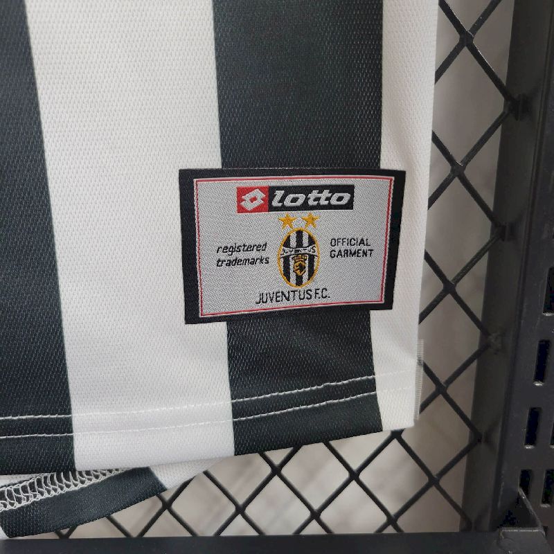 Camisa Retrô Juventus I 2001/02
