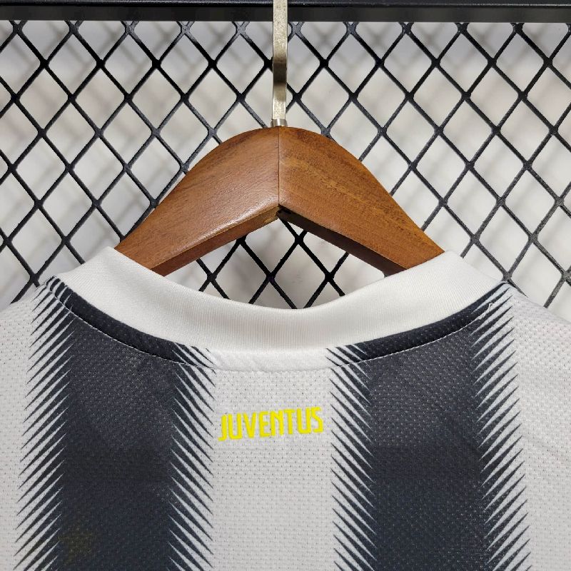Camisa Retrô Juventus I 2011/12