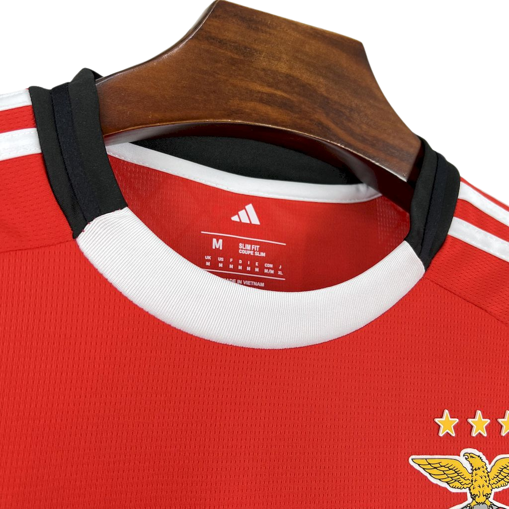 camisa-benfica-l-2025-26-torcedor-masculina-camiseta-champions-league-lancamento-europeu-primeira-home-oficial-vermelha-vermelho-branca-preta-adidas-betano-emirates-fly-better