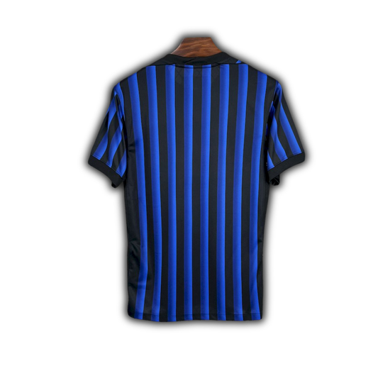 camisa-inter-milan-i-2025-26-torcedor-masculina-1-camiseta-champions-league-lancamento-europeu-primeira-home-oficial-inter-de-milao-azul-preta-listarda-listras-nike