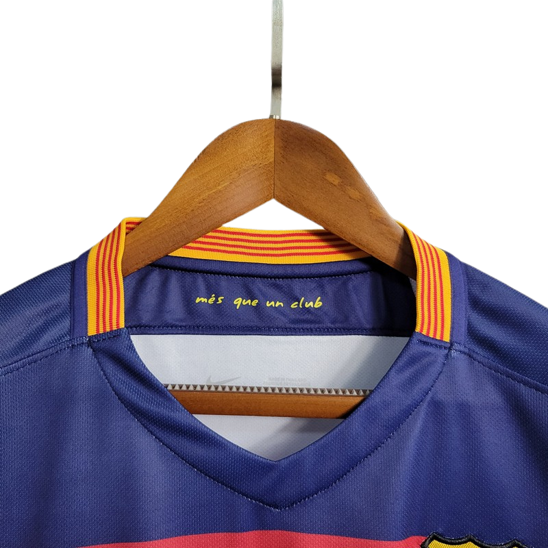 camisa-retro-barcelona-l-2015-16-la-liga-barça-qatar-always-listras-vermelha-e-azul-fcb-nike-listras-amarela-na-lateral-europeu-camiseta