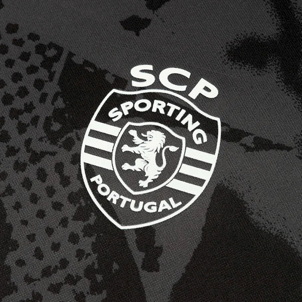 camisa-sporting-pre-jogo-2025-26-torcedor-masculina-camiseta-champions-league-lancamento-europeu-preta-preto-cinza-scp-portugal-nike