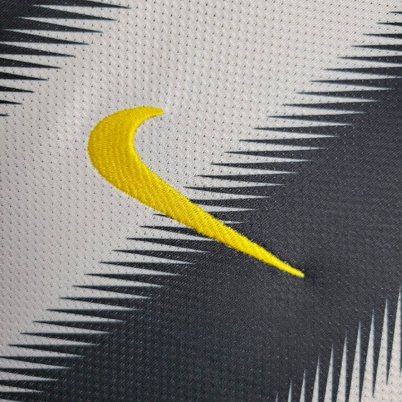 Camisa Retrô Juventus I 2011/12