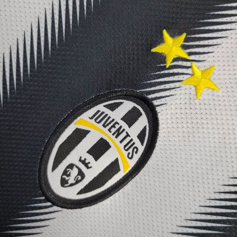 Camisa Retrô Juventus I 2011/12