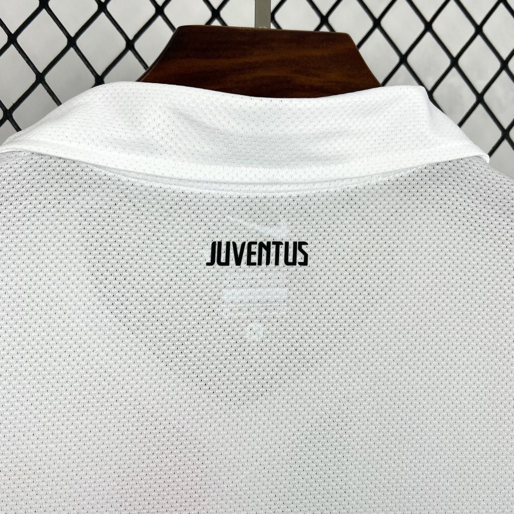 Camisa Retrô Juventus II 2010/11