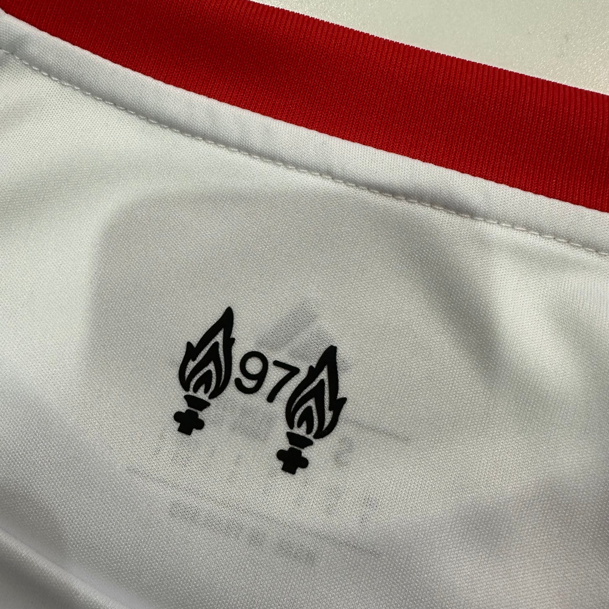 Camisa-Liverpool-away-ii-branca-vermelho-standard-adidas-lfc-time-futebol-champions-league-25-26