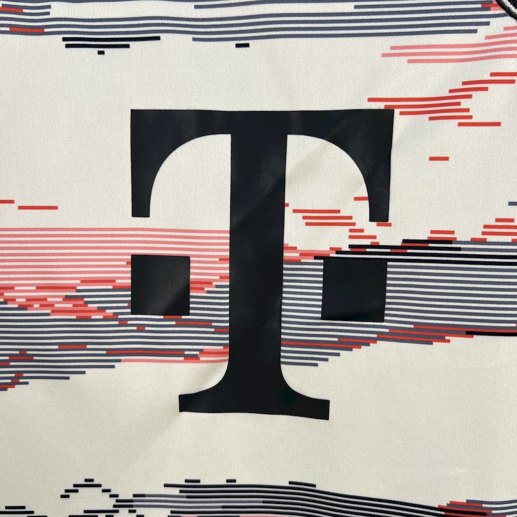 camisa-bayern-ll-2025-26-torcedor-masculina-camiseta-champions-league-lancamento-europeu-segunda-away-oficial-adidas-t-fc-bayern-munchen-bayern-de-munique-munich-adidas-tons-terrosos-cinza-marrom-terracota-laranja-terra-branca-off-white