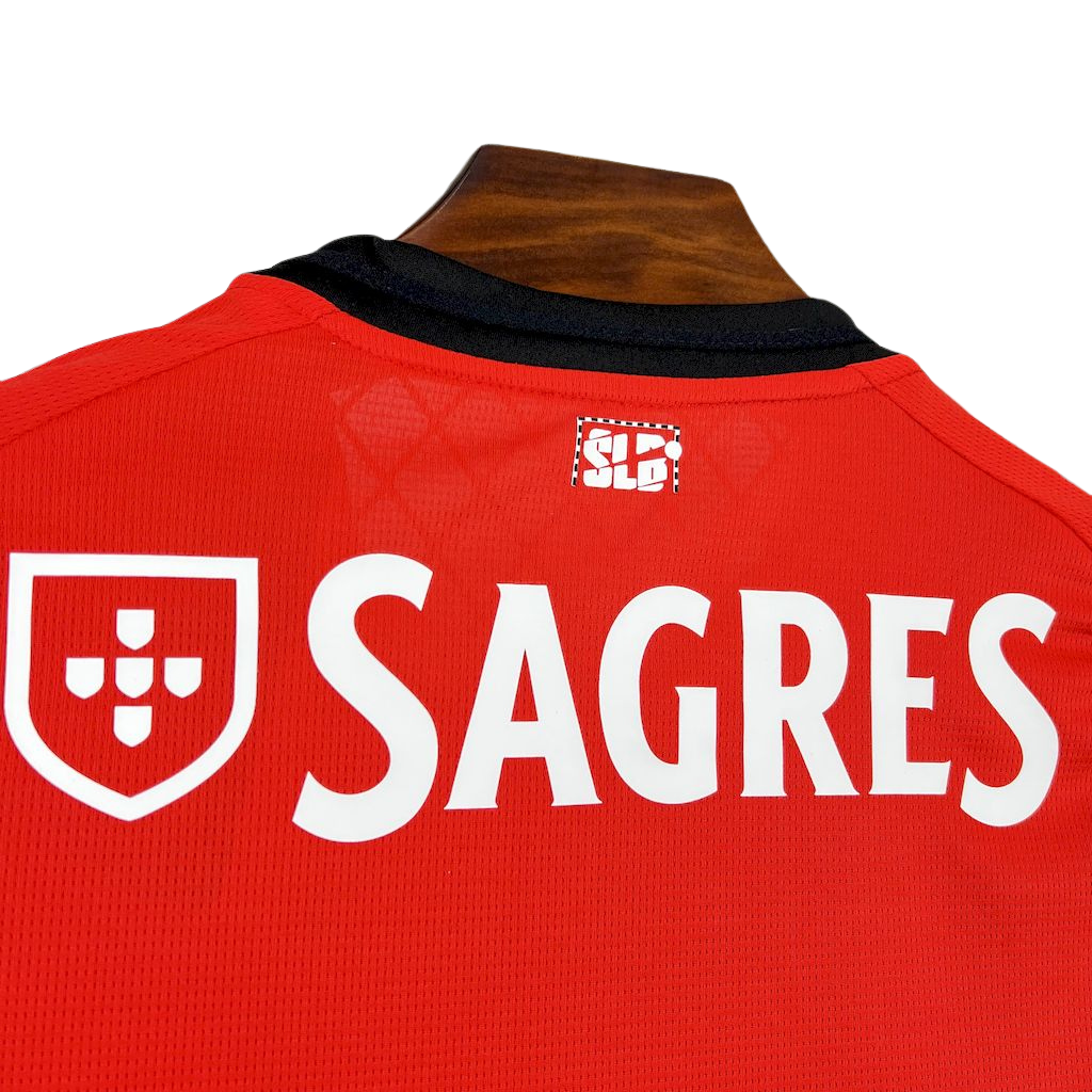camisa-benfica-l-2025-26-torcedor-masculina-camiseta-champions-league-lancamento-europeu-primeira-home-oficial-vermelha-vermelho-branca-preta-adidas-betano-emirates-fly-better