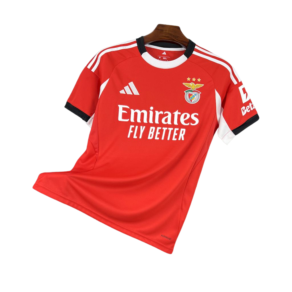 camisa-benfica-l-2025-26-torcedor-masculina-camiseta-champions-league-lancamento-europeu-primeira-home-oficial-vermelha-vermelho-branca-preta-adidas-betano-emirates-fly-better