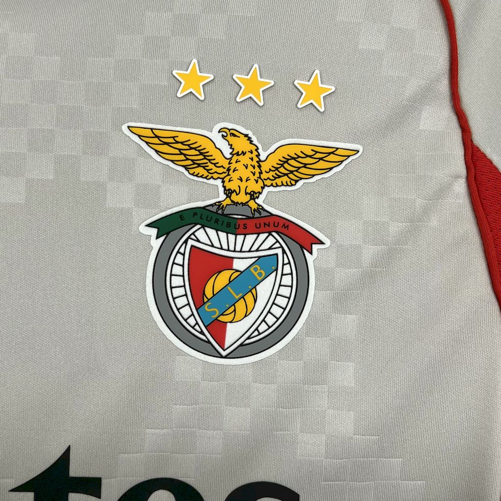 camisa-benfica-ll-2025-26-torcedor-masculina-camiseta-champions-league-lancamento-europeu-segunda-away-oficial-primeira-liga-portugal-emirates-fly-better-adidas-betano-branca-vermelha-preta