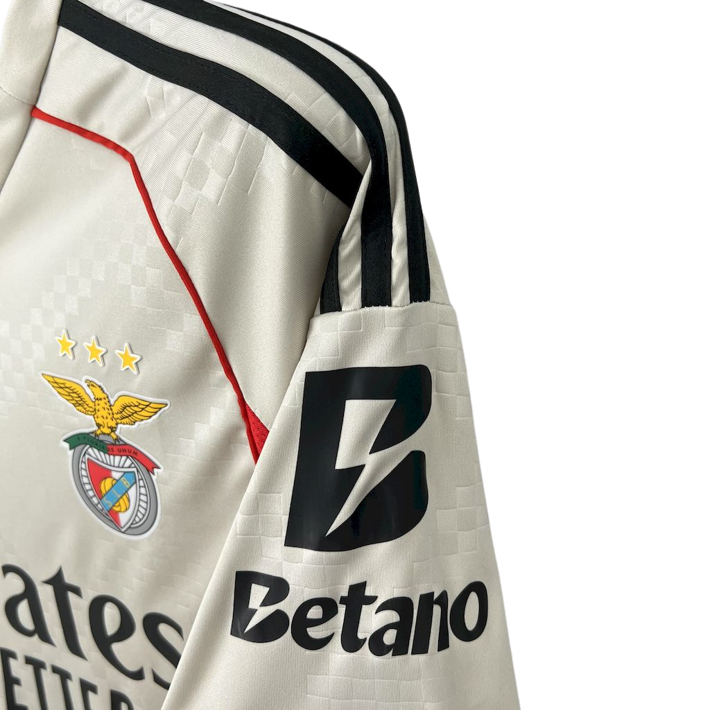 camisa-benfica-ll-2025-26-torcedor-masculina-camiseta-champions-league-lancamento-europeu-segunda-away-oficial-primeira-liga-portugal-emirates-fly-better-adidas-betano-branca-vermelha-preta