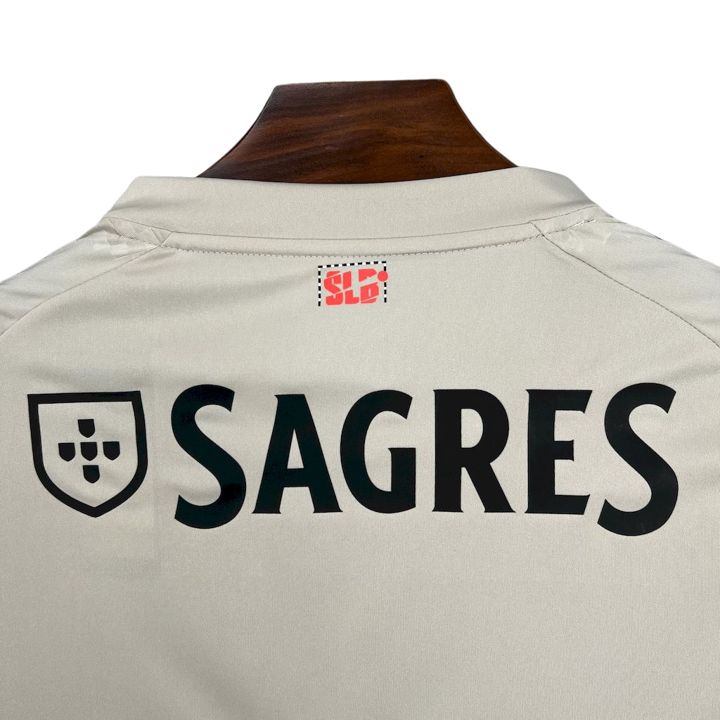 camisa-benfica-ll-2025-26-torcedor-masculina-camiseta-champions-league-lancamento-europeu-segunda-away-oficial-primeira-liga-portugal-emirates-fly-better-adidas-betano-branca-vermelha-preta