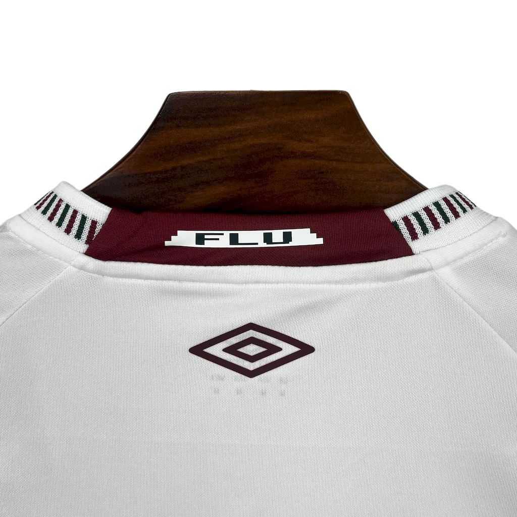 camisa-fluminense-ll-2025-26-torcedor-masculina-camiseta-lancamento-segunda-away-oficial-branca-branco-verde-e-vinho-na-lateral-superbet-umbro