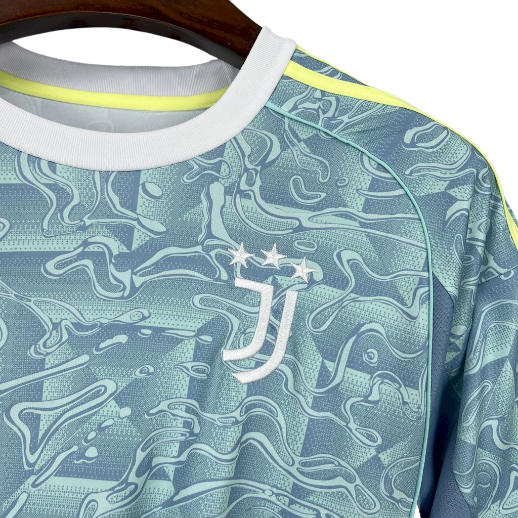 camisa-juventus-ii-2025-26-torcedor-masculina-camiseta-champions-league-lancamento-europeu-segunda-away-oficial-azul-claro-celeste-verde-neon-detalhes-adidas-branca-e-azul-branco-e-azul