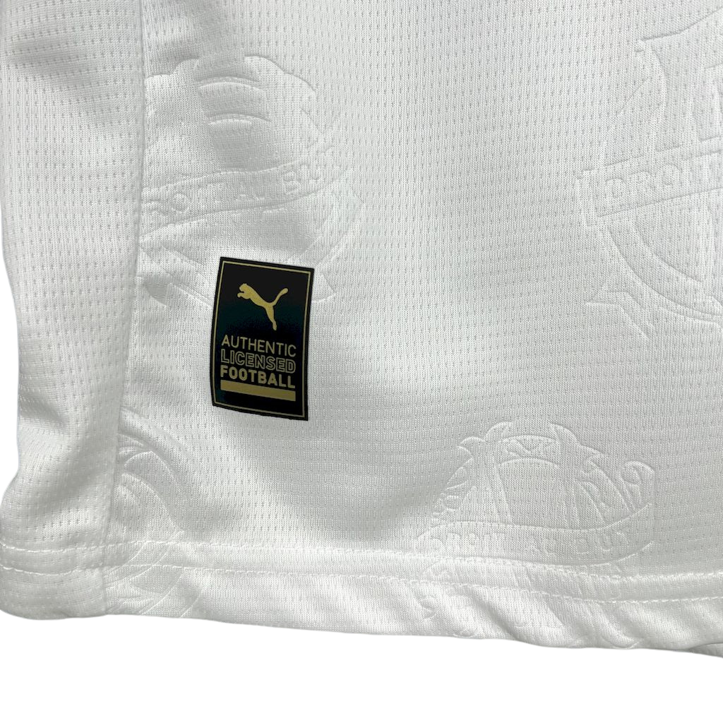 camisa-olympique-marseille-l-2025-26-torcedor-masculina-camiseta-champions-league-lancamento-europeu-primeira-home-oficial-cma-cgm-puma-branca-branco-azul