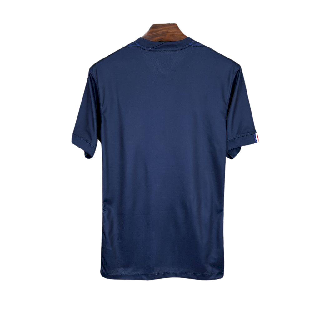 camisa-psg-l-2025-26-torcedor-masculina-camiseta-champions-league-lancamento-europeu-primeira-home-oficial-ligue-1-qatar-airways-nike-paris-saint-germain-mbappe-neymar-azul-marinho-escuro-faixa-vermelha