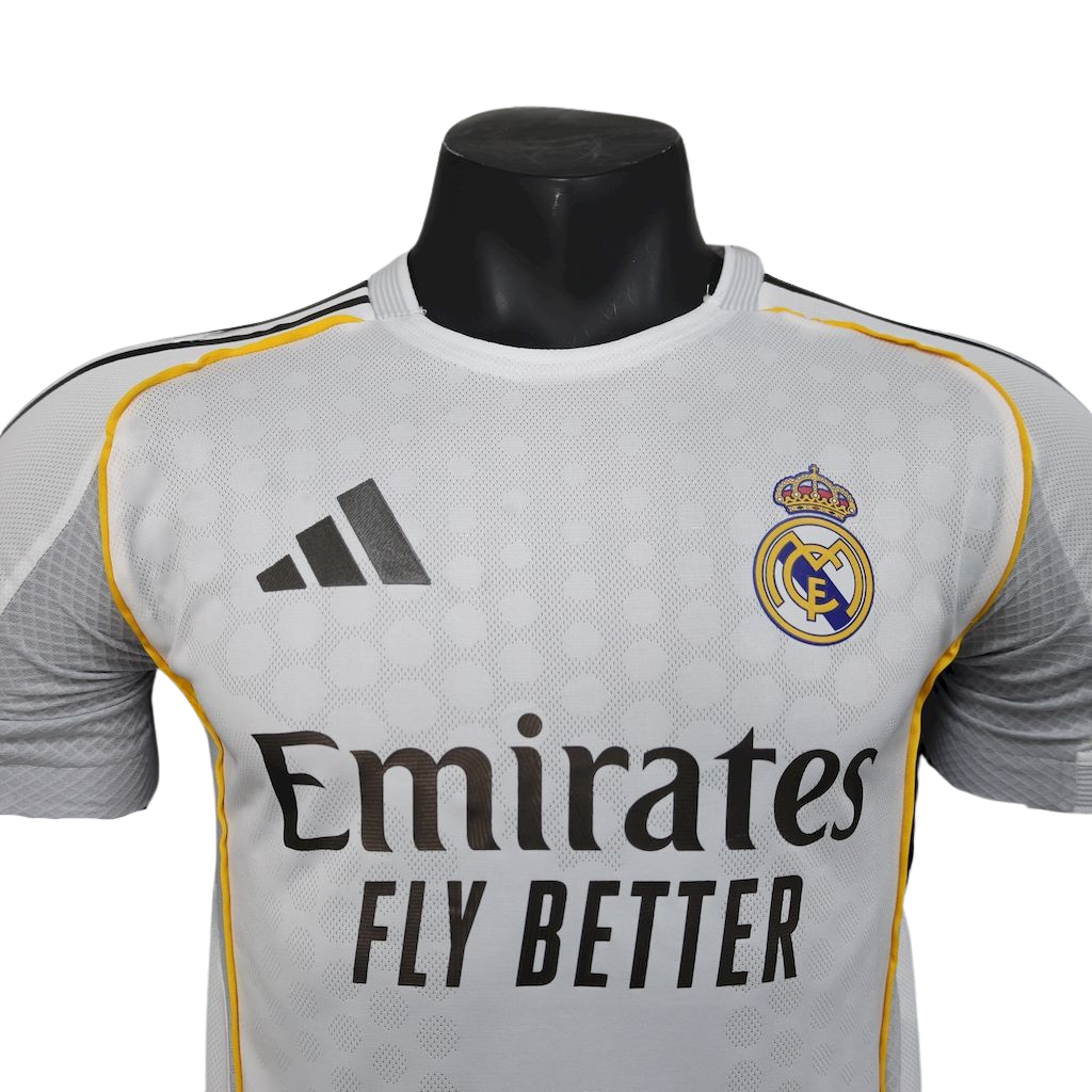 camisa-real-madrid-l-2025-26-jogador-masculina-nova-home-primeira-oficial-europeu-lancamento-lançamento-uniforme-camiseta-branca-lateral-cinza-adidas-hp-emirates-fly-better-cr7-cristiano-ronaldo