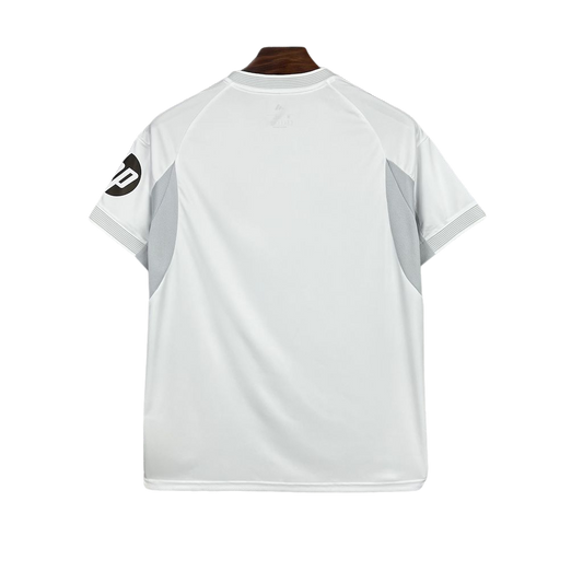 camisa-real-madrid-l-2025-26-torcedor-masculina-camiseta-champions-league-lancamento-europeu-primeira-home-oficial-branca-branco-adidas-emirates-fly-better-hp