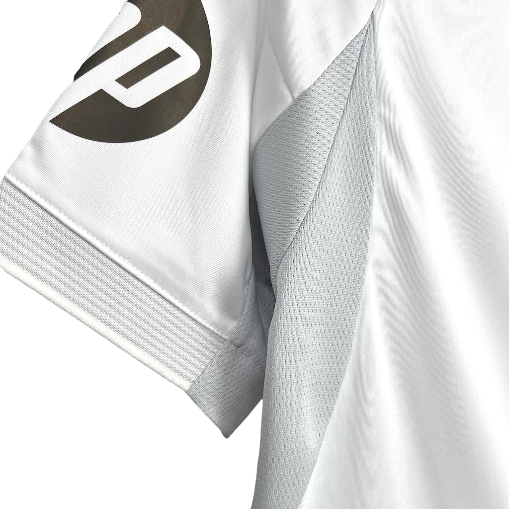 camisa-real-madrid-l-2025-26-torcedor-masculina-camiseta-champions-league-lancamento-europeu-primeira-home-oficial-branca-branco-adidas-emirates-fly-better-hp