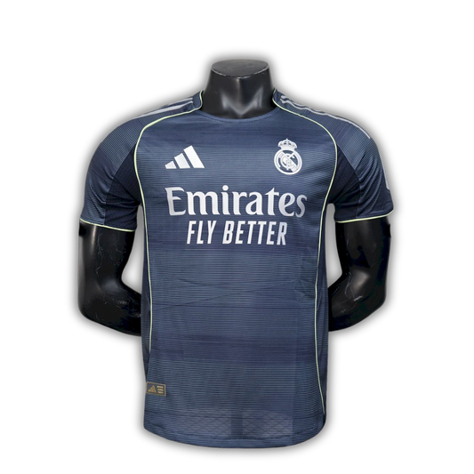 camisa-real-madrid-ll-2025-26-jogador-masculina-nova-away-segunda-oficial-europeu-lancamento-lançamento-azul-preta-cinza-detalhes-em-verde-emirates-fly-better-adidas-cr7-cristiano-ronaldo-uniforme-camiseta
