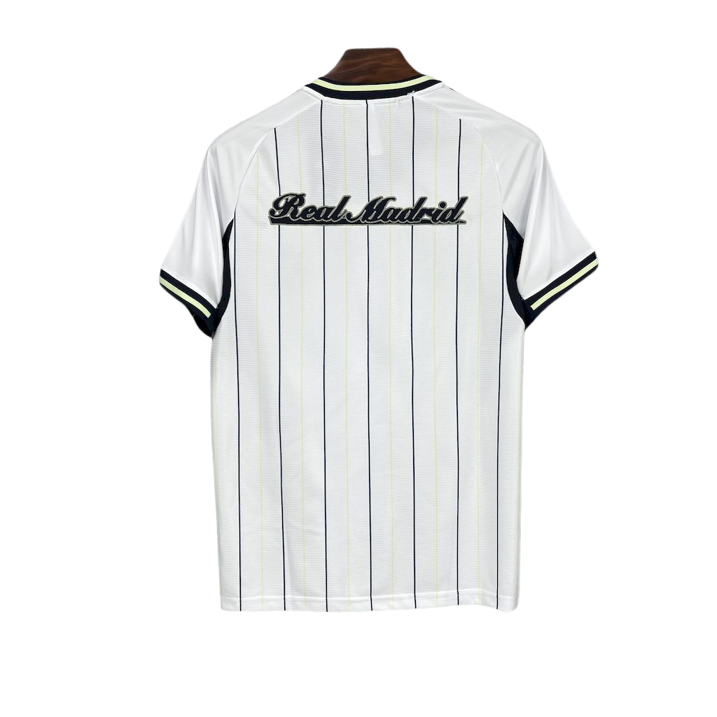 camisa-real-madrid-super-mundial-2025-26-jogador-masculina-nova-lancamento-lançamento-oficial-europeu-branca-com-listras-pretas-com-botoes-adidas-1902-fifa-uniforme-camiseta-la-lia-cr7-cristiano-ronaldo-fifa-super-mundial