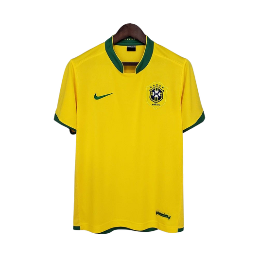 camisa-retrô-brasil-2006-amarela camisa-seleção-brasileira-2006 uniforme-brasil-penta-2006 camisa-cbf-retrô-2006 copa-do-mundo camiseta-brasil-clássica-2006