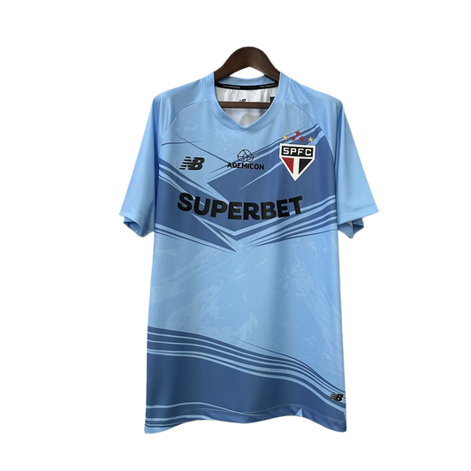camisa-sao-paulo-2025-26-treino-torcedor-masculina-azul-celeste-claro-camiseta-lancamento-ademicon-new-balance-superbet