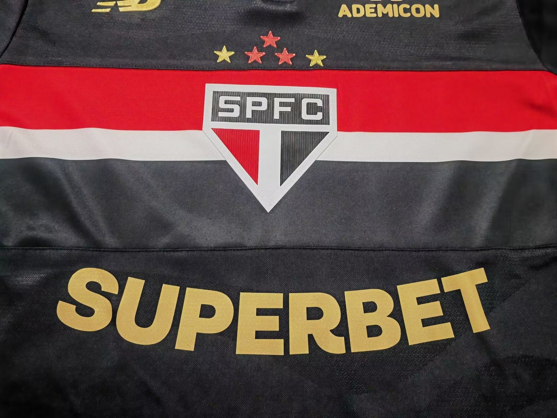 camisa-sao-paulo-lil-2025-26-torcedor-masculina-terceira-third-camiseta-lancamento-preta-dourada-preto-dourado-new-balance-ademicon-superbet