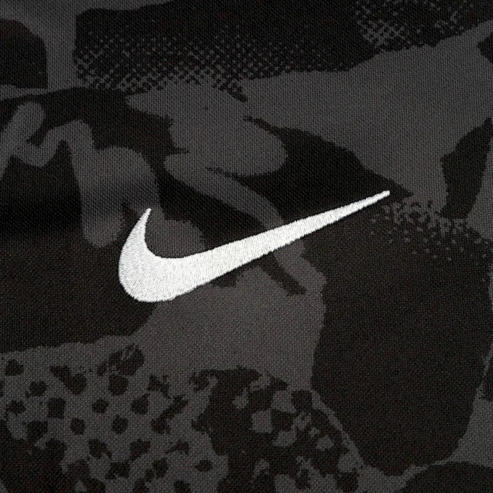 camisa-sporting-pre-jogo-2025-26-torcedor-masculina-camiseta-champions-league-lancamento-europeu-preta-preto-cinza-scp-portugal-nike