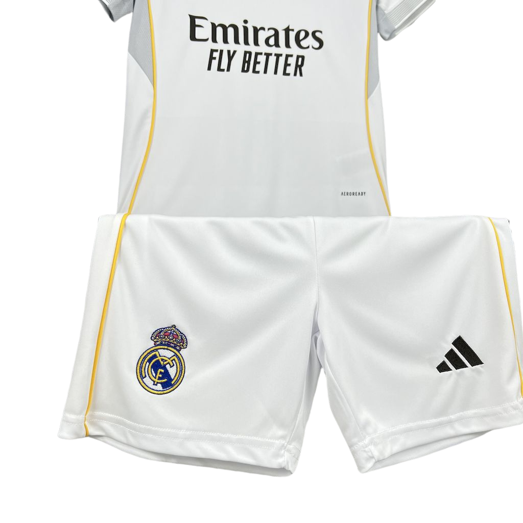 kit-infantil-real-madrid-l-2025-26-nova-lançamento-lancamento-conjunto-infantil-branca-hp-emirates-fly-better-adidas-cr7-cristiano-ronaldo-crianca-criança-home-primeira-oficial-europeu-uniforme-camiseta